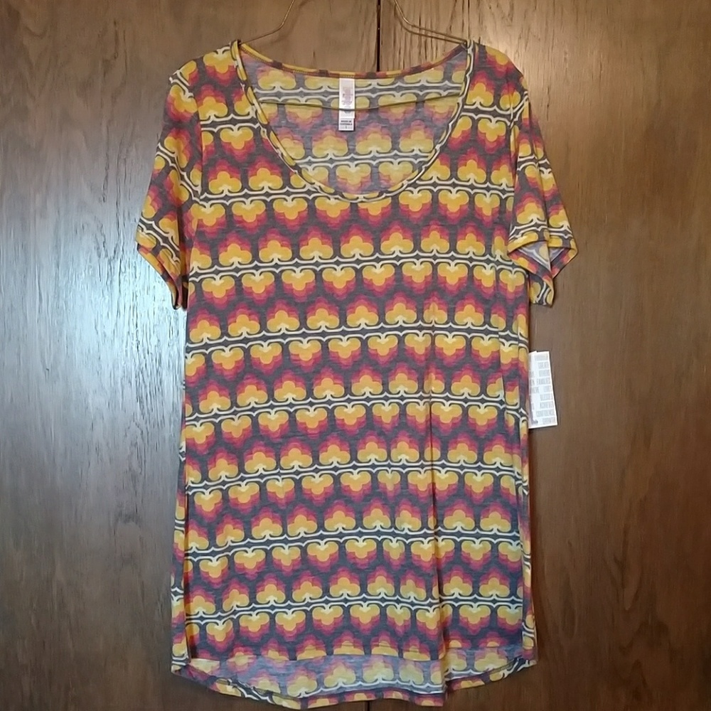 NWT Lularoe classic T, size L
